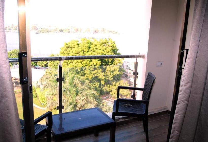 חדר פרמיום, Apaar