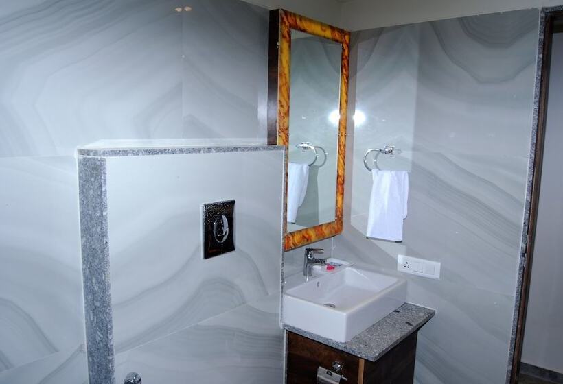 חדר פרמיום, Apaar