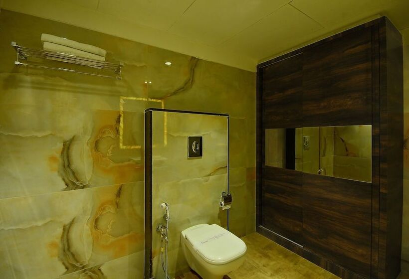 חדר אקזקיוטיב, Apaar