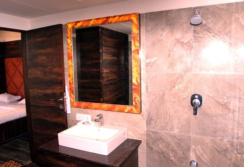 חדר אקזקיוטיב, Apaar