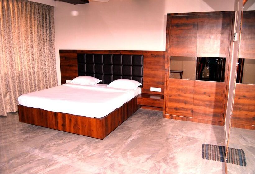 חדר אקזקיוטיב, Apaar