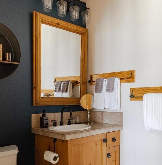 اتاق لوکس با تخت بزرگ, Black Bear Lodge