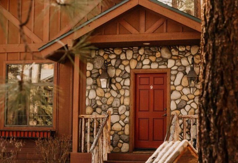 کابین, Black Bear Lodge