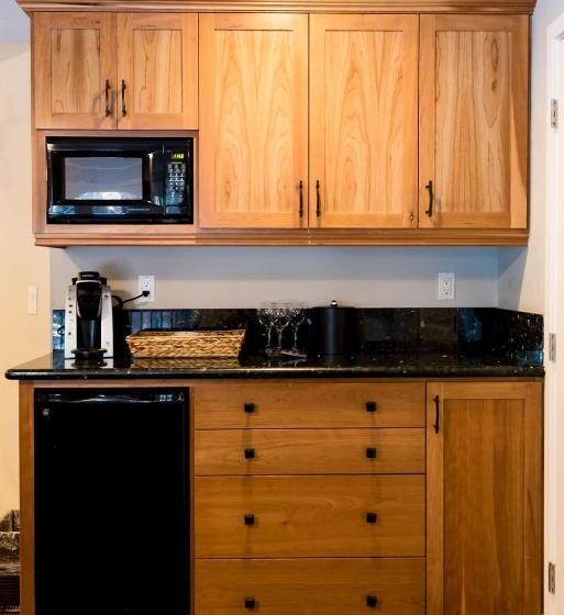 Deluxe Suite King Bed, Black Bear Lodge