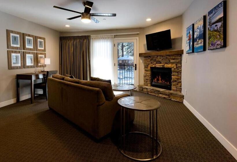 Deluxe Suite King Bed, Black Bear Lodge