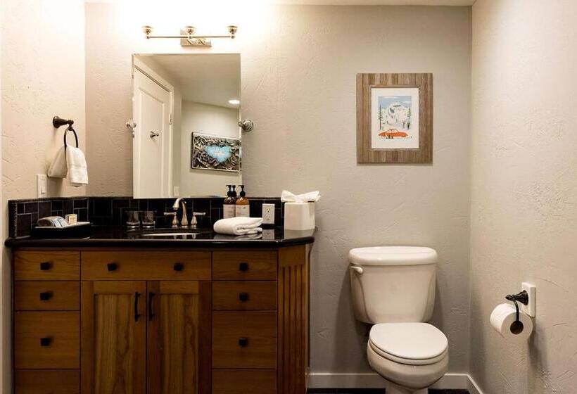 سوییت لوکس, Black Bear Lodge