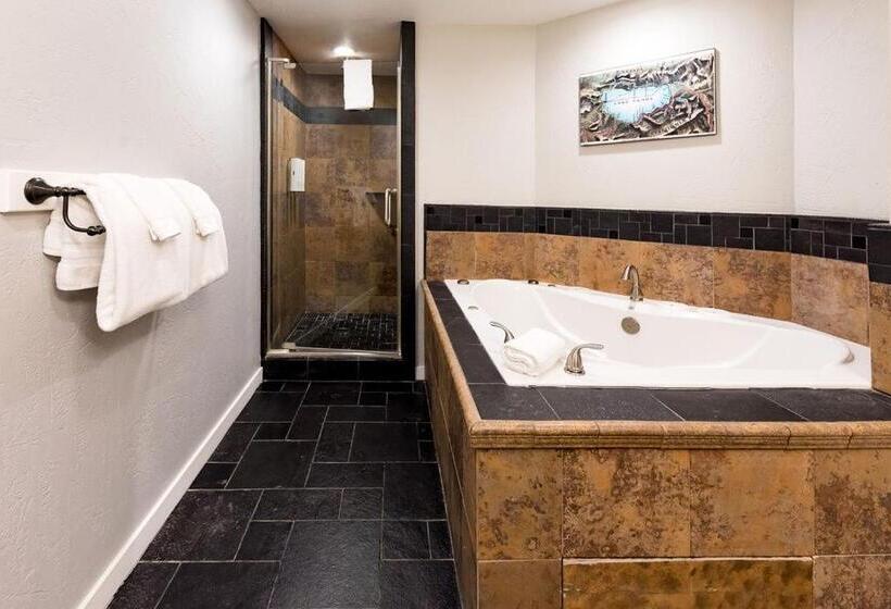 سوییت لوکس, Black Bear Lodge