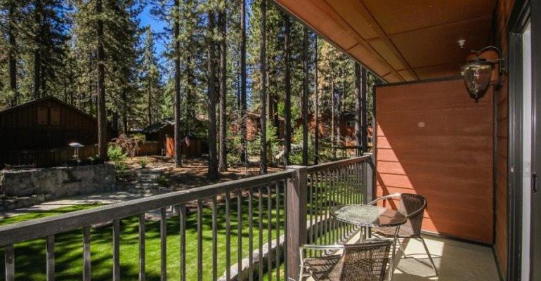 سوییت لوکس, Black Bear Lodge