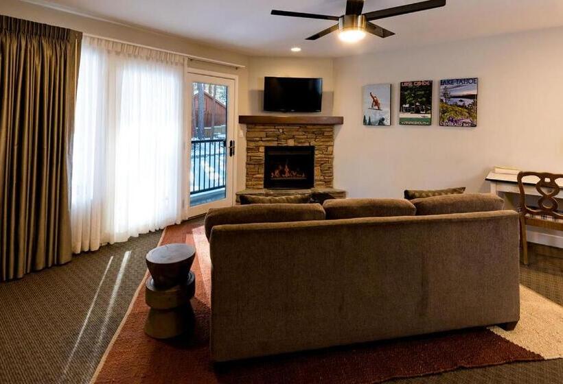 سوییت لوکس, Black Bear Lodge