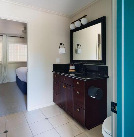 سوییت خانوادگی, Black Bear Lodge