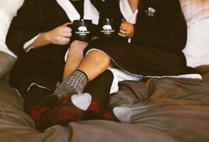 کابین, Black Bear Lodge