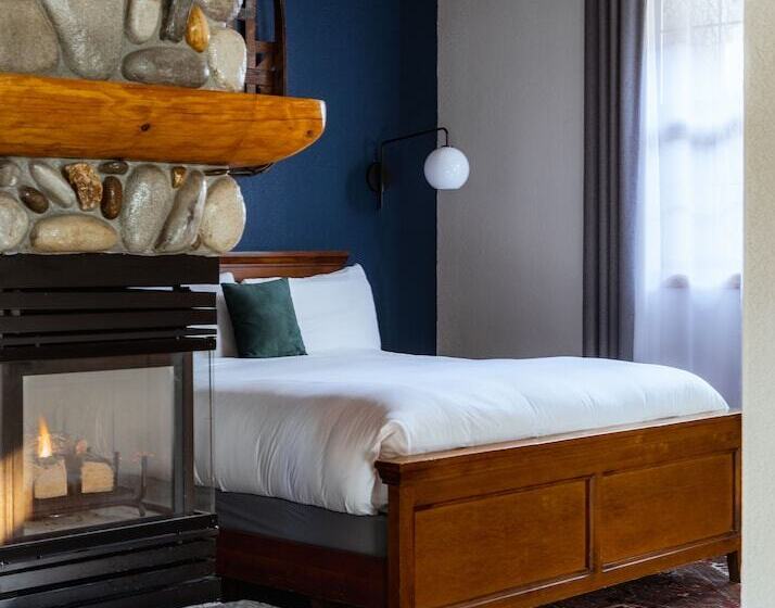 کابین, Black Bear Lodge