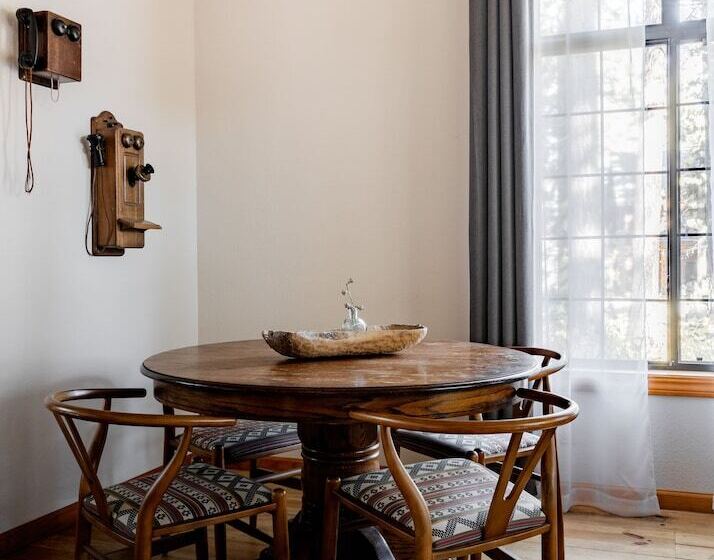 کابین, Black Bear Lodge