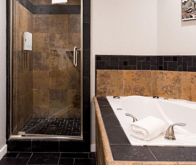 سوییت لوکس, Black Bear Lodge