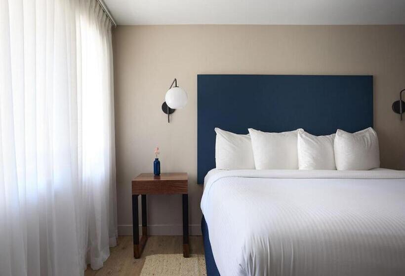 سوییت سوپریور, Black Bear Lodge