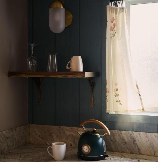 سوییت سوپریور, Black Bear Lodge