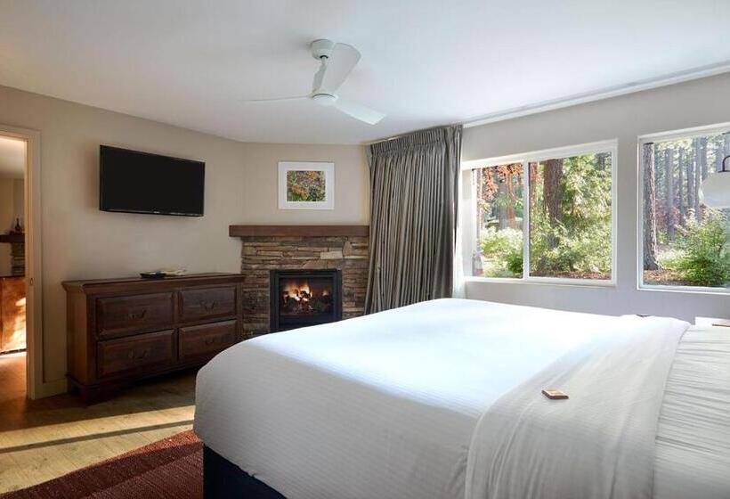 سوییت سوپریور, Black Bear Lodge