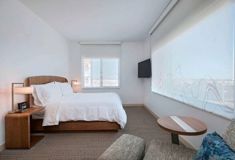 Люкс, Element Palmdale