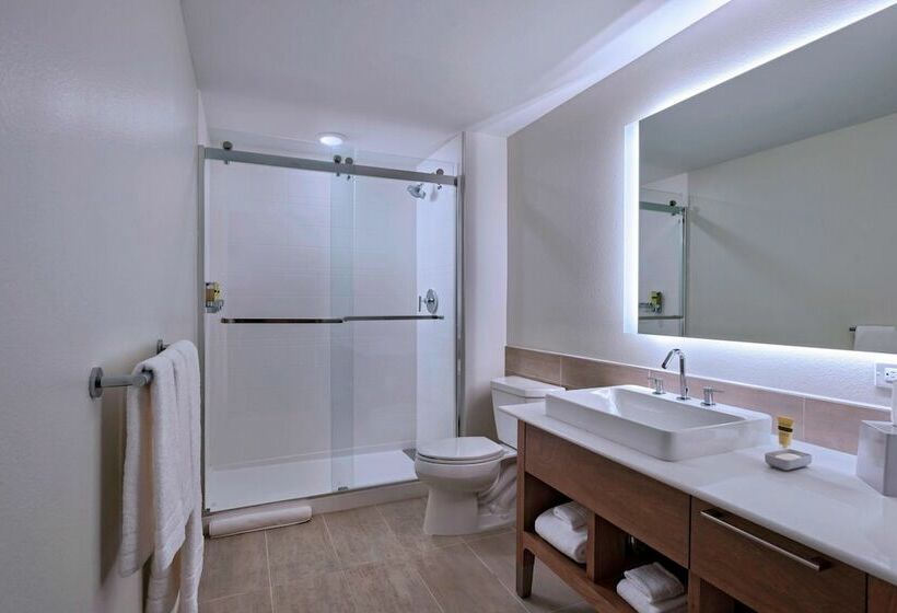 Люкс, Element Palmdale