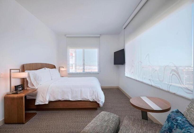 Люкс Кровать Кинг, Element Palmdale