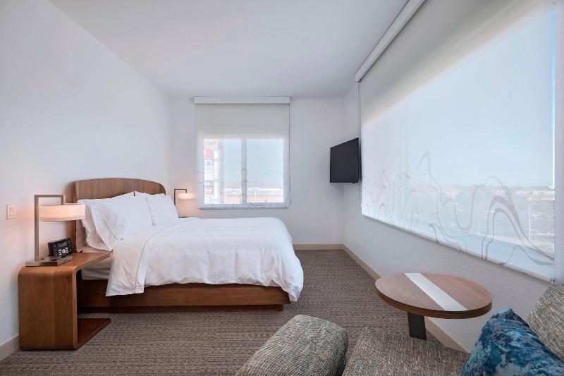 Люкс Кровать Кинг, Element Palmdale