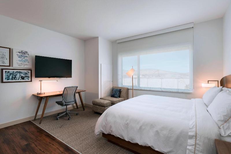 Люкс Кровать Кинг, Element Palmdale