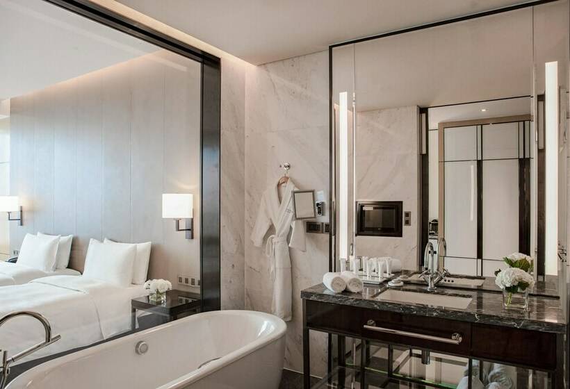 اتاق لوکس, Niccolo Chongqing