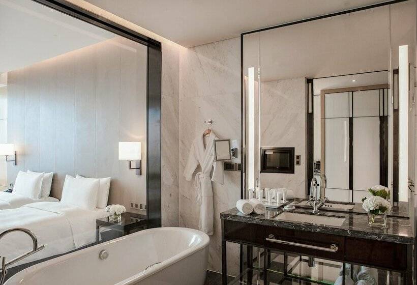 اتاق لوکس, Niccolo Chongqing