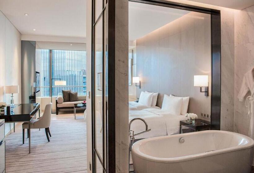 اتاق لوکس, Niccolo Chongqing