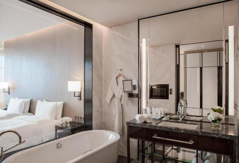 اتاق لوکس, Niccolo Chongqing