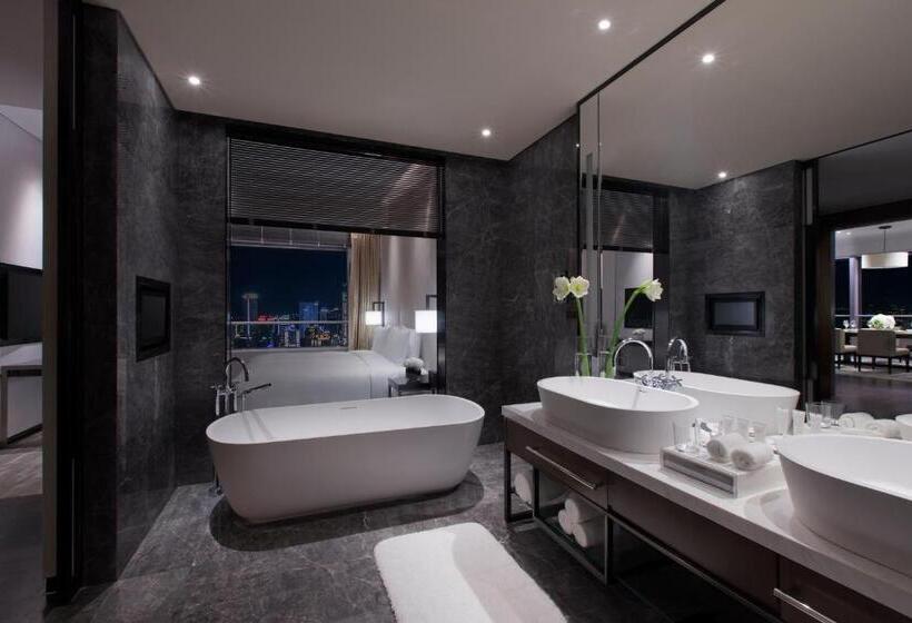 سوییت, Niccolo Chongqing