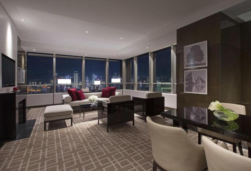 سوییت, Niccolo Chongqing