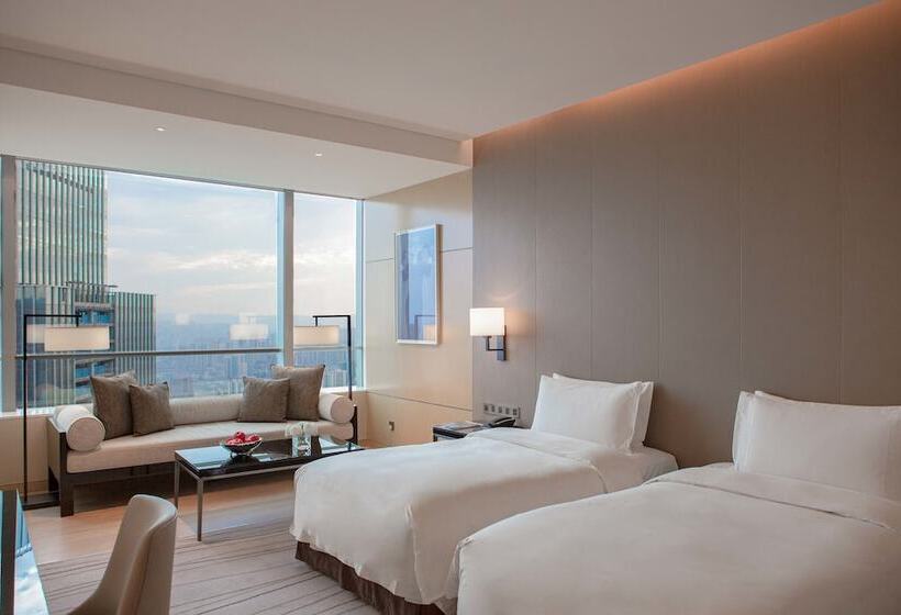 اتاق لوکس, Niccolo Chongqing