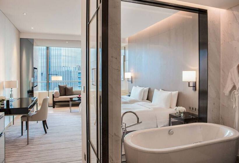 اتاق لوکس, Niccolo Chongqing