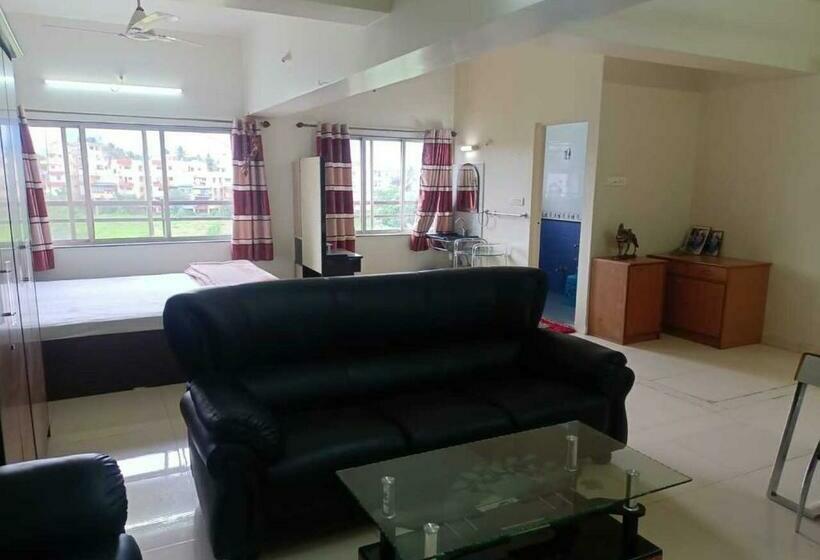 디럭스 스위트, Sarang Lodging And Boarding