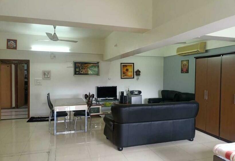 디럭스 스위트, Sarang Lodging And Boarding