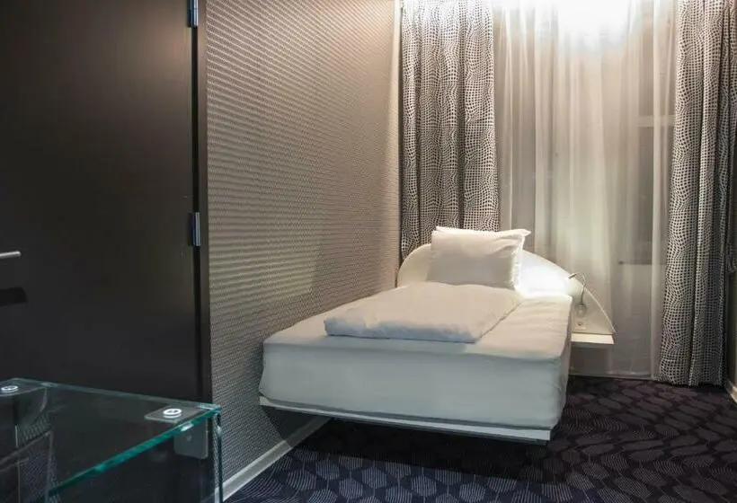 اتاق استاندارد یک نفره, Magic Hotel Xhibition