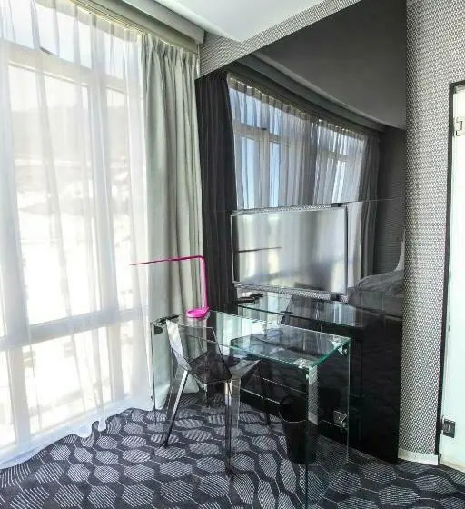 اتاق سوپریور با چشم‌انداز, Magic Hotel Xhibition