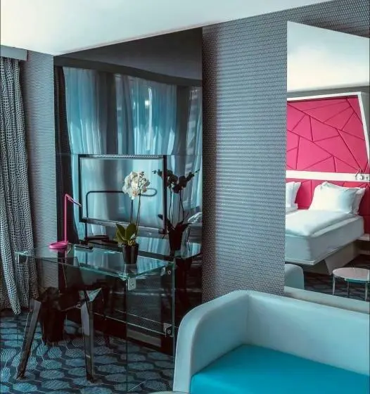 اتاق سوپریور با چشم‌انداز, Magic Hotel Xhibition