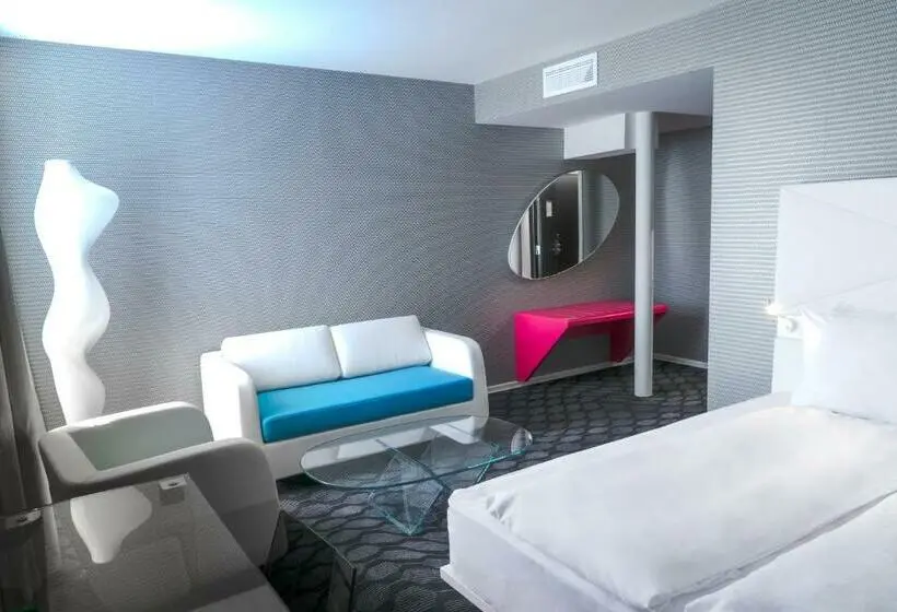 سوئیت جونیور با چشم‌انداز, Magic Hotel Xhibition
