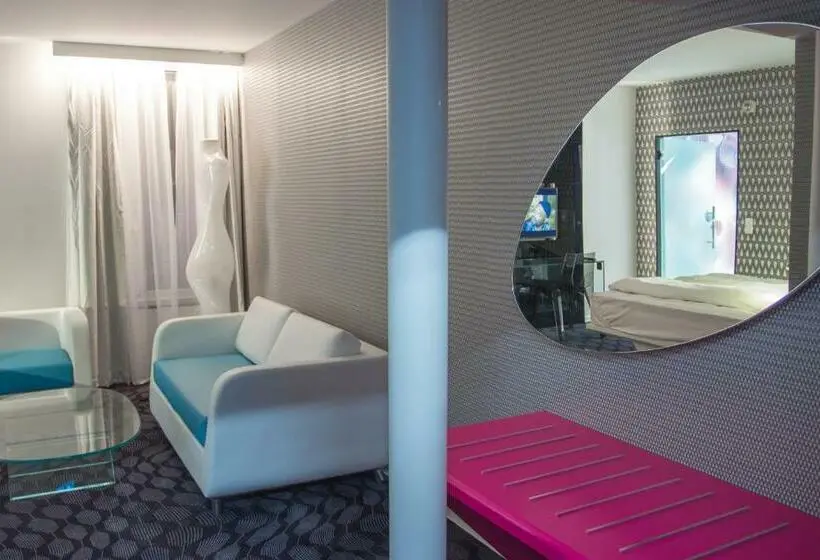 سوئیت جونیور با چشم‌انداز, Magic Hotel Xhibition