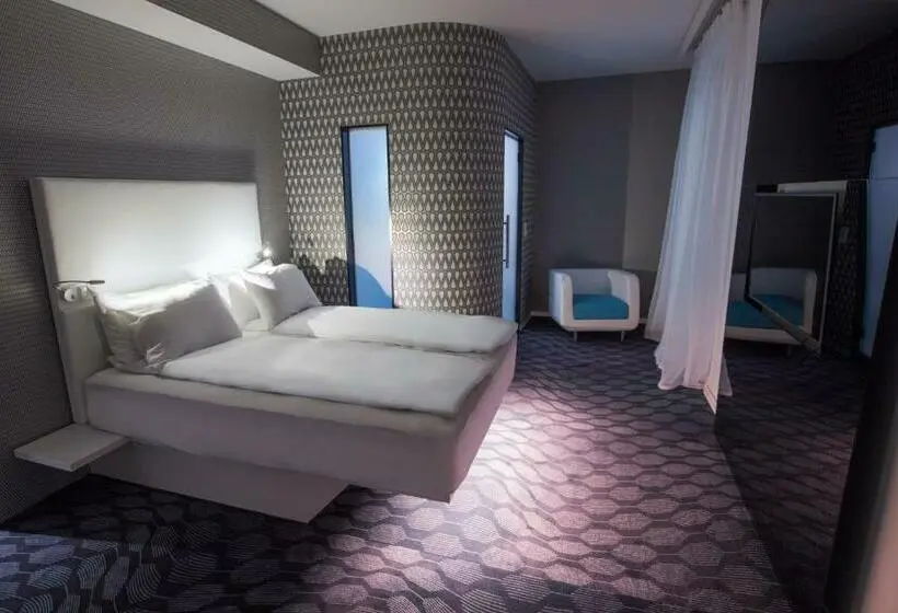 سوئیت جونیور با چشم‌انداز, Magic Hotel Xhibition
