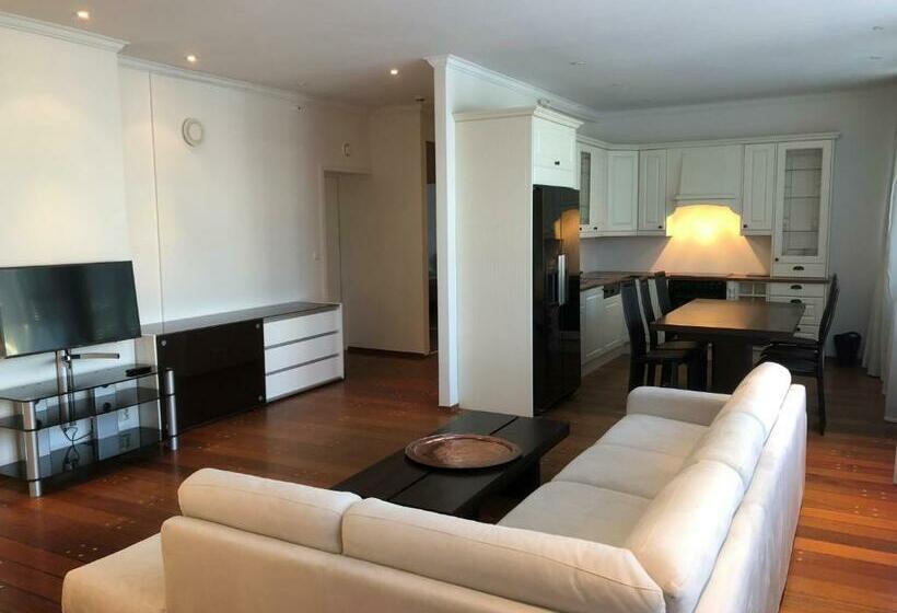 דירת חדר, Magic Hotel Xhibition