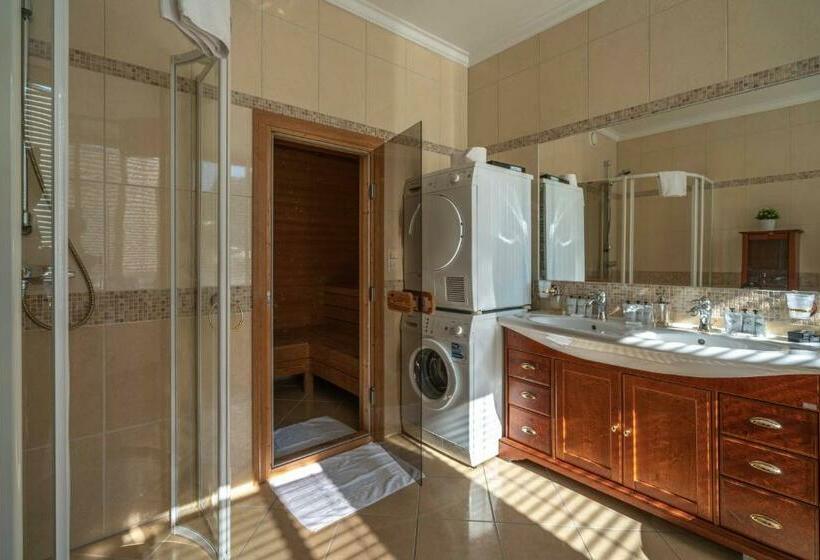 דירת חדר, Magic Hotel Xhibition