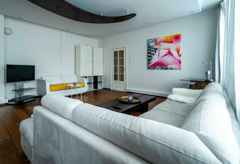 דירת חדר, Magic Hotel Xhibition