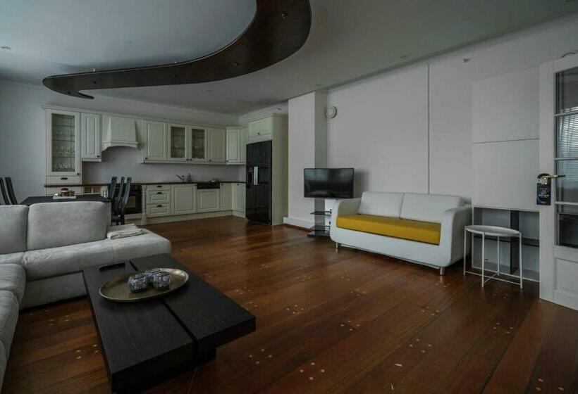 דירת חדר, Magic Hotel Xhibition