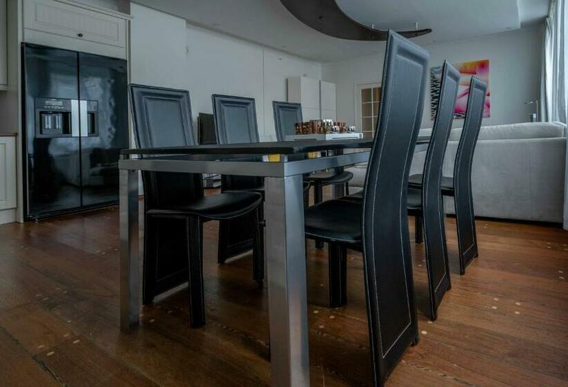 דירת חדר, Magic Hotel Xhibition