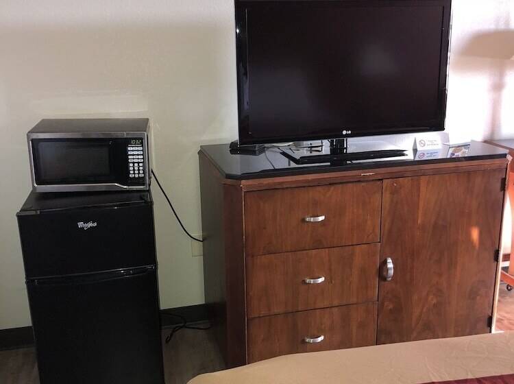 غرفه قياسيه سريرين مزدوجين, Econo Lodge