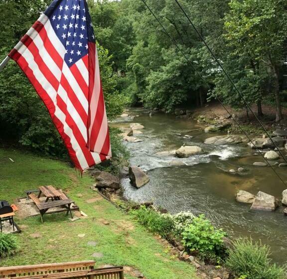 غرفة ديلوكس رباعية, The Riverside Lodge At Chimney Rock