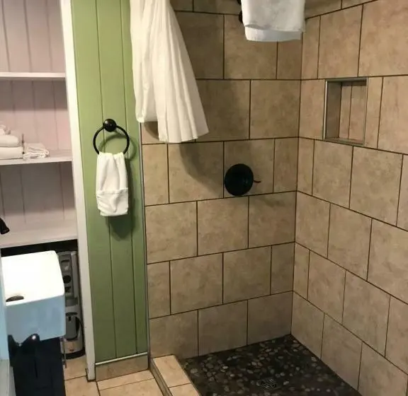 デラックスの４人部屋, The Riverside Lodge At Chimney Rock